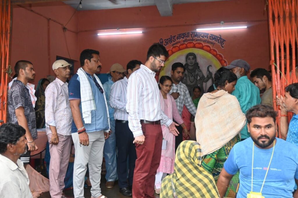 व्यवस्थाओं का जायजा लेने कलेक्टर ने किया भाटापारा नगर के विभिन्न कार्यालयों का आकस्मिक निरीक्षण। 4 img 20240807 wa01573811953190571288668