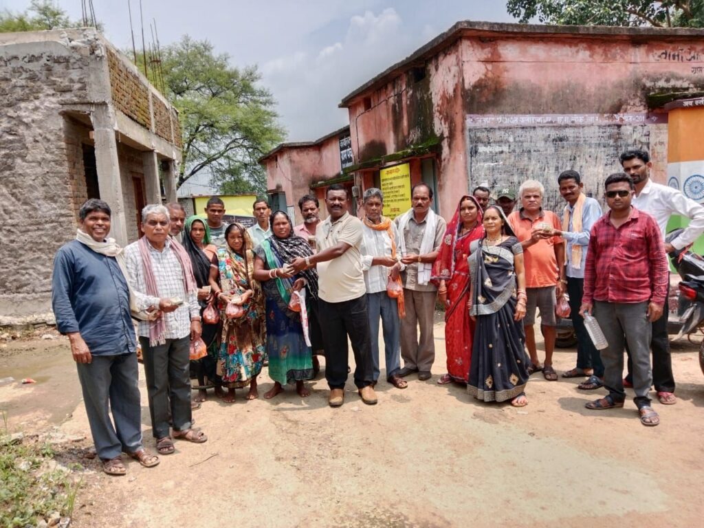 ग्राम पंचायत खैरा में किया गया श्रद्धांजलि योजना के हितग्राहियों को राशि का वितरण 1 img 20240812 wa00201381744046531935237