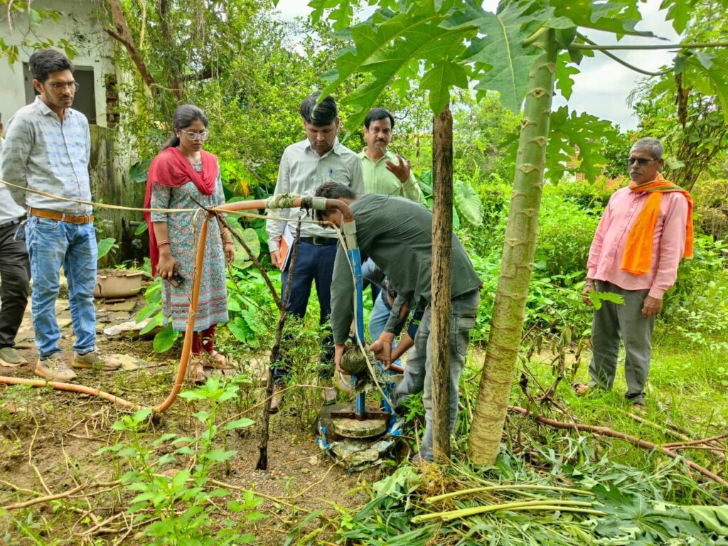 डायरिया प्रभावित करमदा में नियंत्रण हेतु विशेष अभियान जारी 2 img 20240812 wa00518765528085246497424