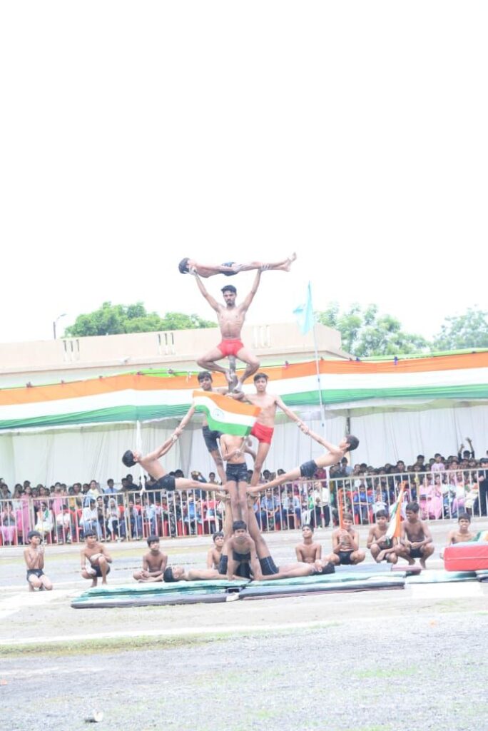 स्वास्थ्य एवं प्रभारी मंत्री श्याम बिहारी जायसवाल ने बलौदाबाजार में फहराया तिरंगा,स्वतंत्रता संग्राम सेनानी एवं शहीदों के परिजनों का सम्मान। 9 img 20240815 wa00991740391144343603186
