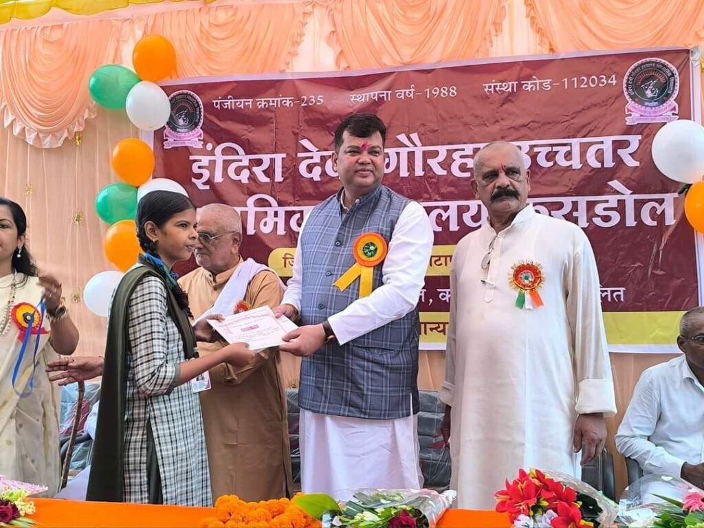 स्वतंत्रता दिवस पर विधायक संदीप साहू ने कसडोल सहित अंचल में विभिन्न जगह फहराया तिरंगा 1 img 20240816 wa01062427888573674196569