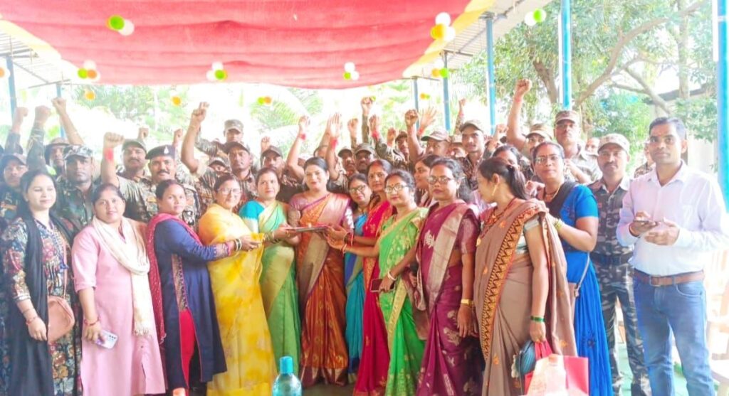 भाजपा महिला मोर्चा की कार्यकर्ता पहुंचे पांचवी बटालियन, जवानों को बांधी राखी । 3 img 20240818 wa01382899938560109704546