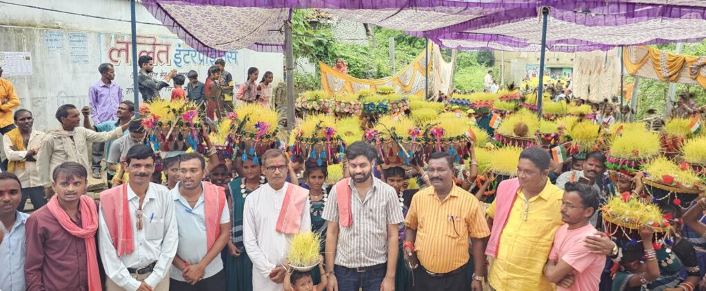 कोलिहा में आयोजित भोजली प्रतियोगिता के प्रथम विजेता रही कु नीलिमा एवं साथी 1 img 20240821 wa01243396160588624520142