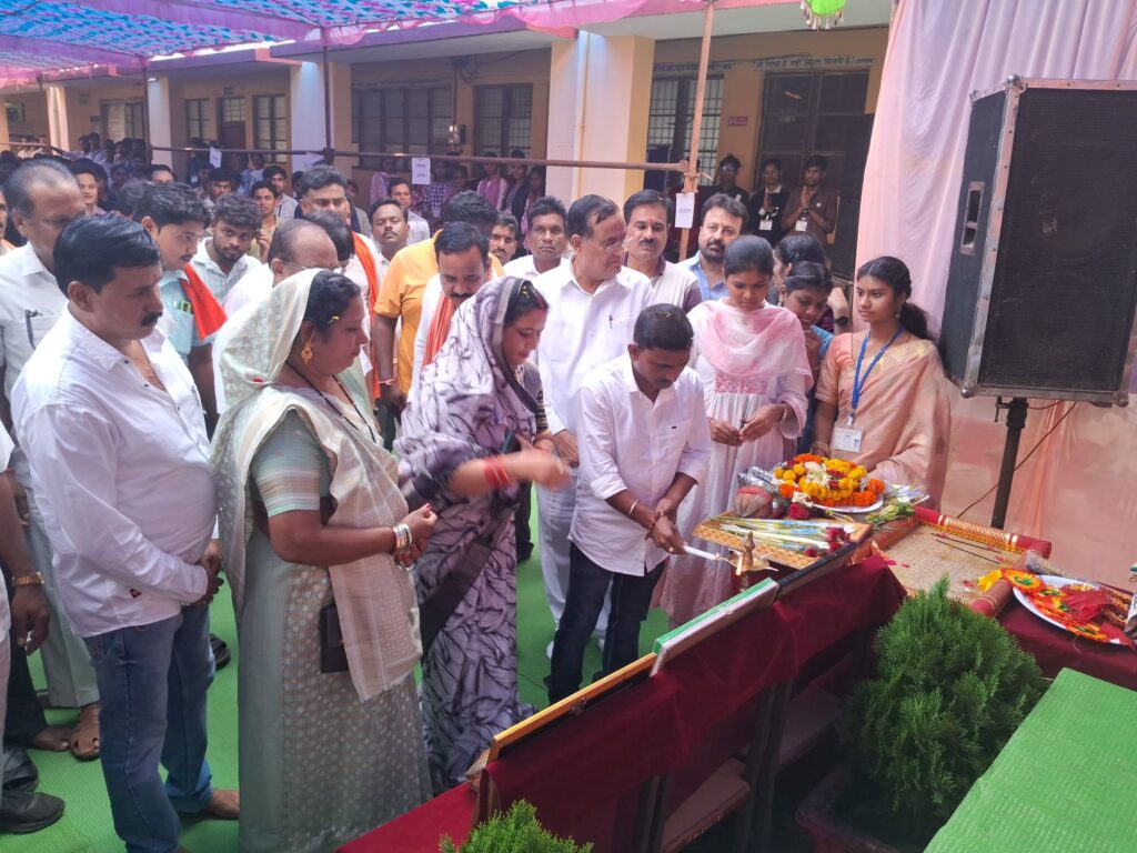 शासकीय महाविद्यालय लवन में दीक्षारंभ समारोह मनाया गया। 2 img 20240805 1548458686627598695861381