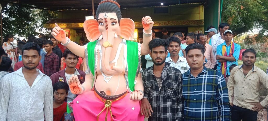 कोरदा में पोला उत्सव में रोटी के बदले कागज़ से खिलौने लेने की अनोखी परंपरा आज भी कायम 1 img 20240902 wa02031805604105499884901