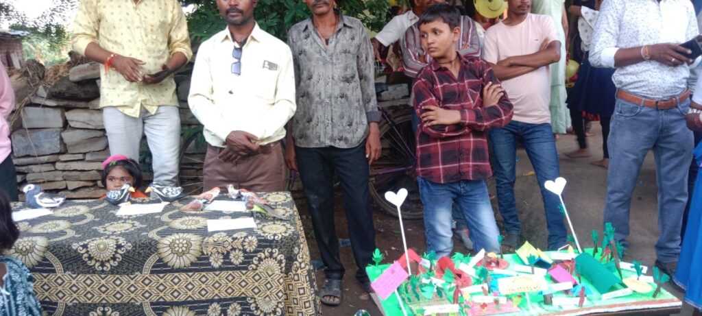 कोरदा में पोला उत्सव में रोटी के बदले कागज़ से खिलौने लेने की अनोखी परंपरा आज भी कायम 4 img 20240902 wa02046662760572240736541