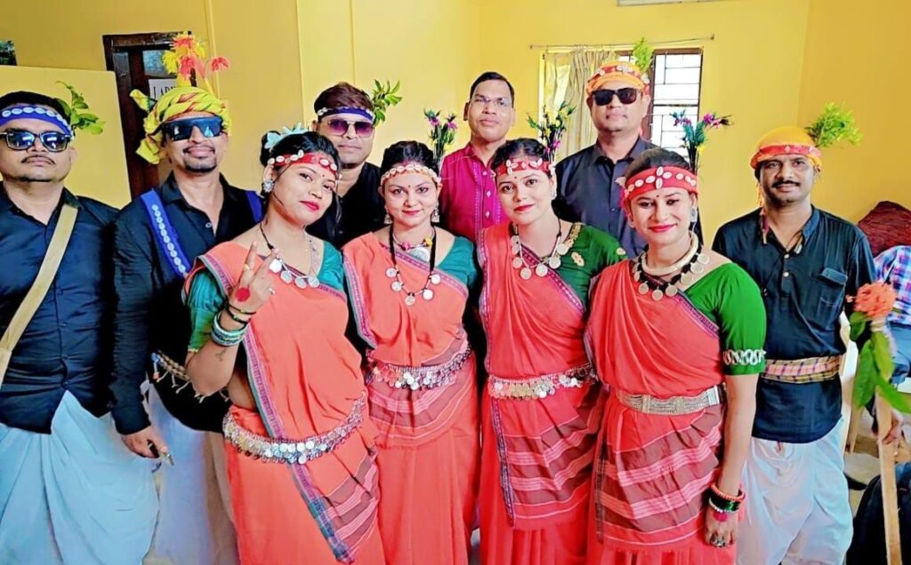 गुवाहाटी असम मे जय छत्तीसगढ़ और छत्तीसगढ़िया सबले बढ़िया के नारों से गुंजा मंच। 1 img 20240908 wa00063327054307435141117