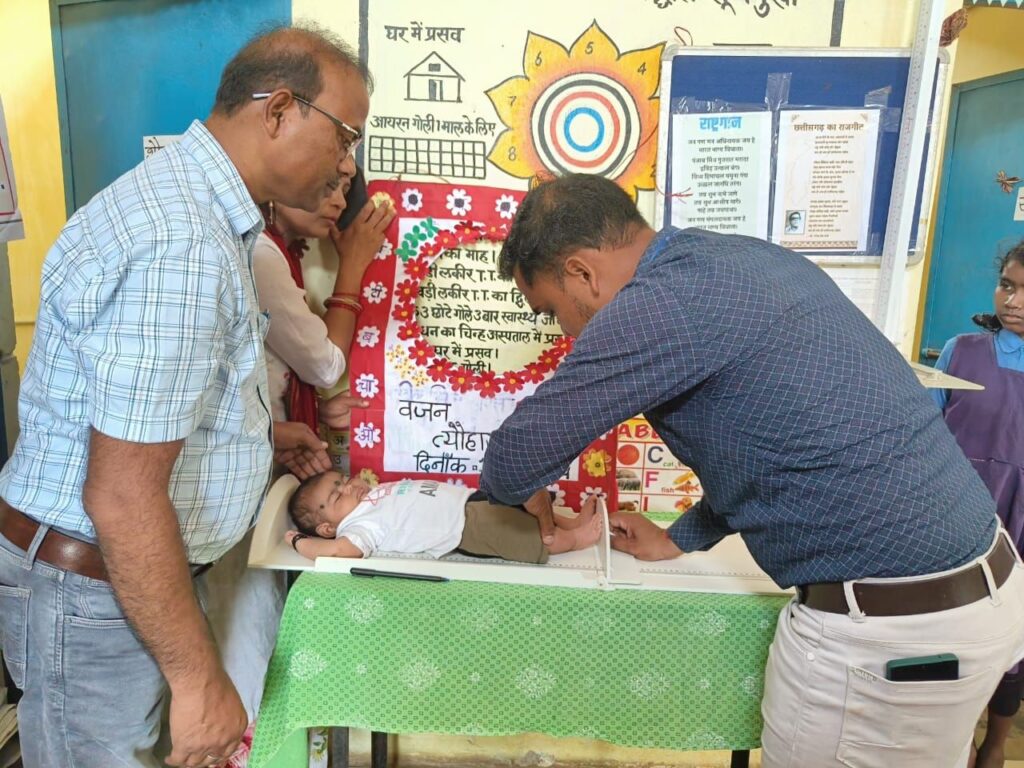 वजन तिहार के जरिए कुपोषण पर प्रहार,बच्चों के पोषण को लेकर लोगों को किया जा रहा जागरुक 1 img 20240916 wa03235865375286998094518