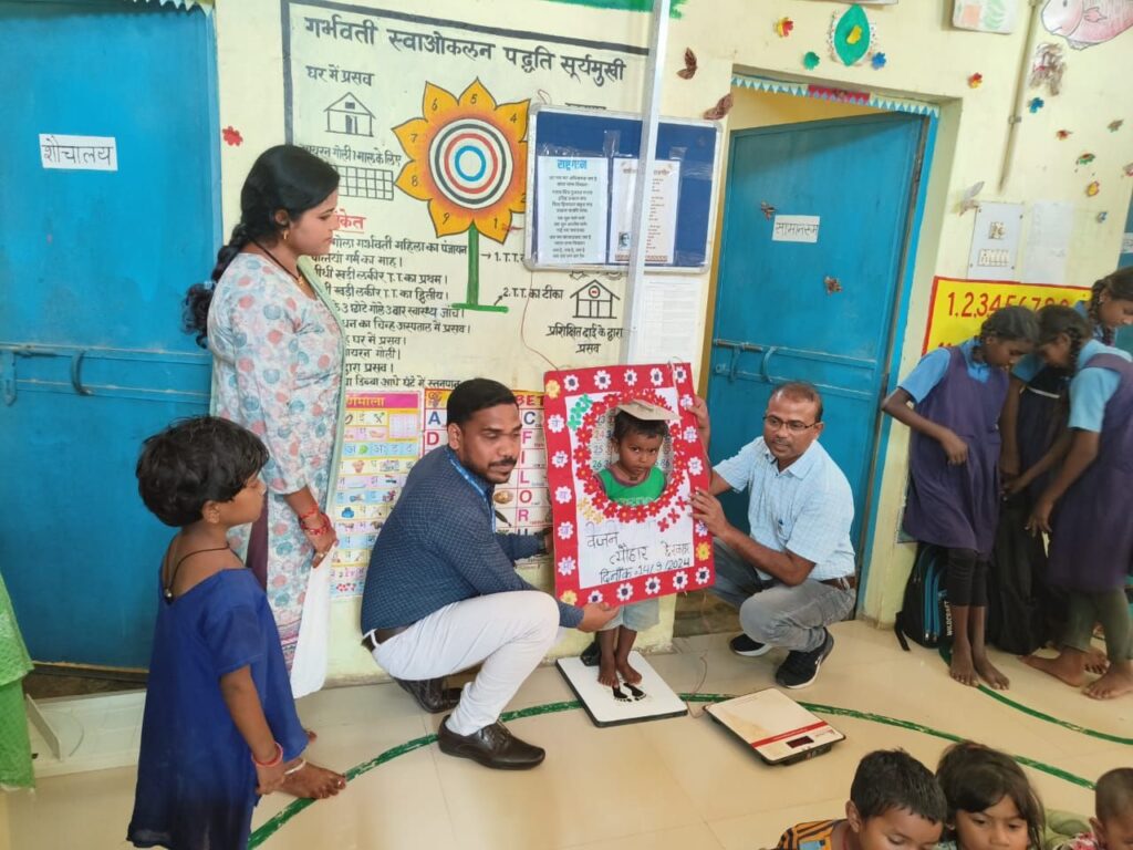 वजन तिहार के जरिए कुपोषण पर प्रहार,बच्चों के पोषण को लेकर लोगों को किया जा रहा जागरुक 4 img 20240916 wa03242731306877564382612