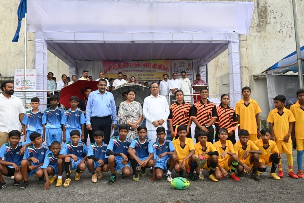 शिक्षा के साथ खेलकूद व सांस्कृतिक कार्यक्रमों में भी भाग लेना जरुरी सांसद कमलेश जांगड़े 4 img 20240917 wa03405981368197194888269