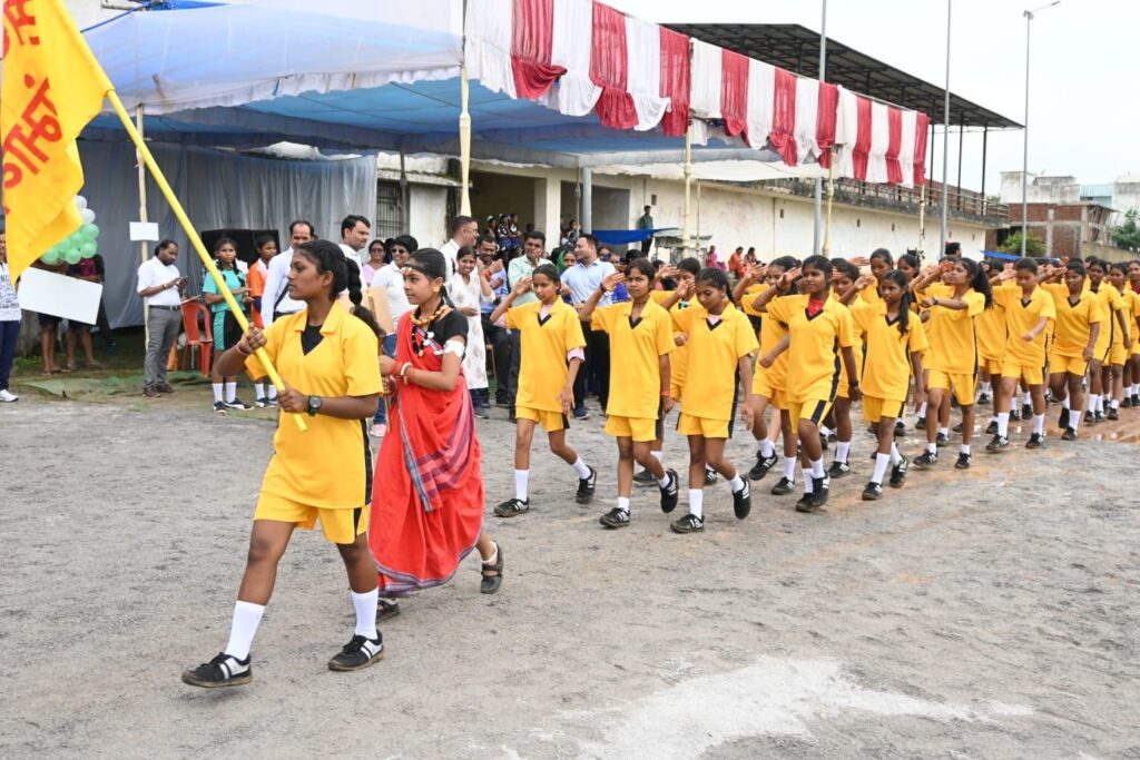 शिक्षा के साथ खेलकूद व सांस्कृतिक कार्यक्रमों में भी भाग लेना जरुरी सांसद कमलेश जांगड़े 8 img 20240917 wa03413968385185580031551
