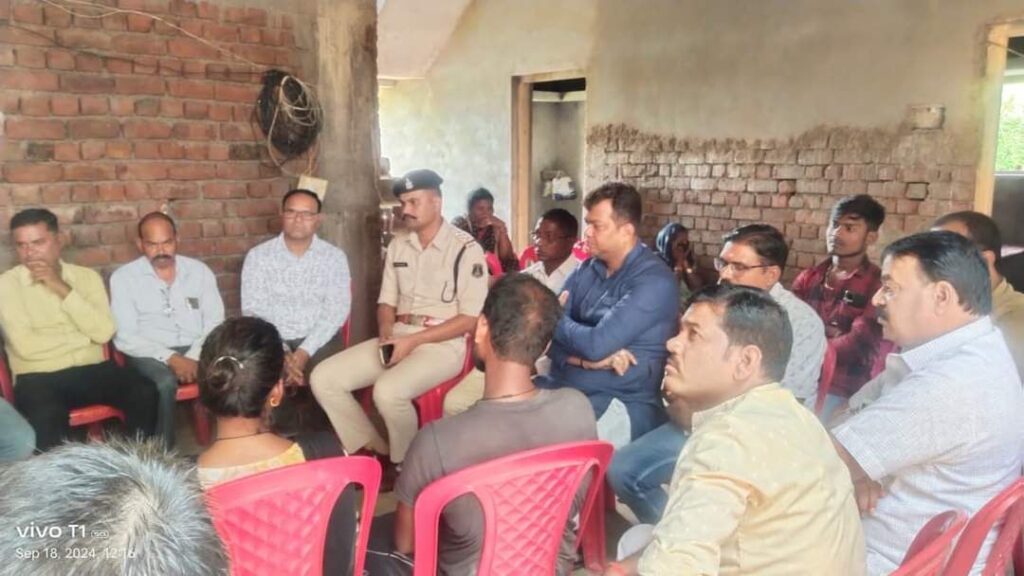 छरछेद में मृतक परिवार से मिले विधायक संदीप साहू दोषियों पर कड़ी कार्यवाही का दिलाया भरोसा । 2 img 20240919 wa02145698778807347903347