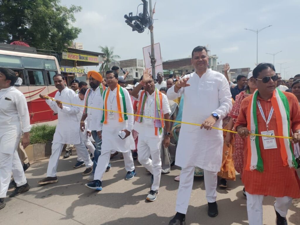 न्याय यात्रा के सफल नेतृत्व करने पर पीसीसी चीफ ने विधायक संदीप को दिए सौ में सौ अंक 3 img 20241002 wa02018119644582035272433