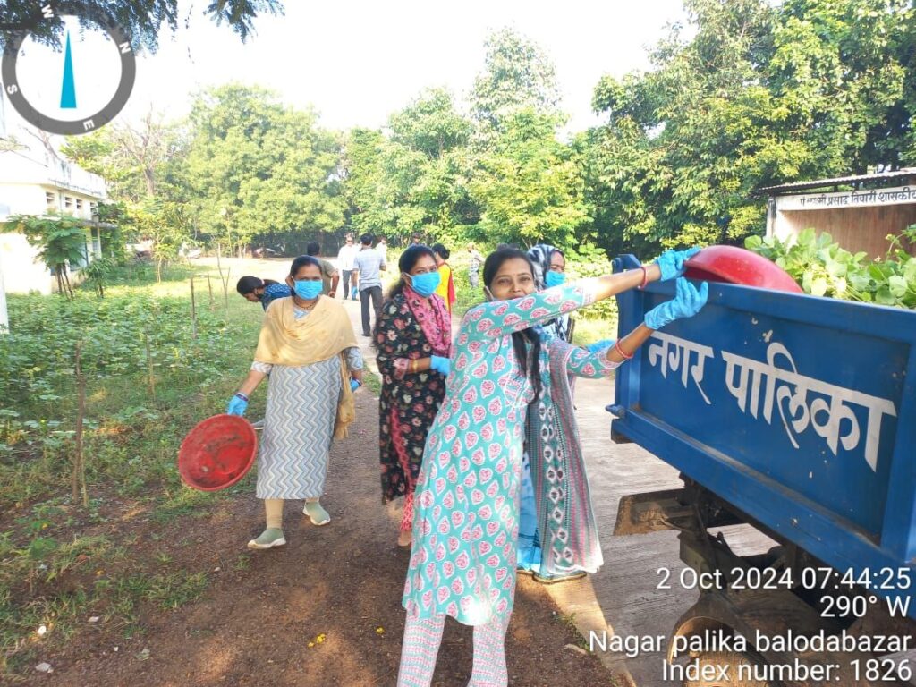 <br>राष्ट्रपिता महात्मा गांधी को कलेक्टर ने दी श्रद्धांजलि,स्वच्छता का लिया गया शपथ 4 img 20241002 wa0303697207295973970326