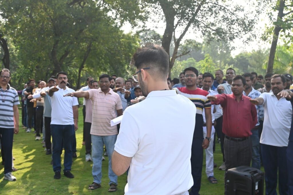 <br>राष्ट्रपिता महात्मा गांधी को कलेक्टर ने दी श्रद्धांजलि,स्वच्छता का लिया गया शपथ 5 img 20241002 wa03051601593859028635154