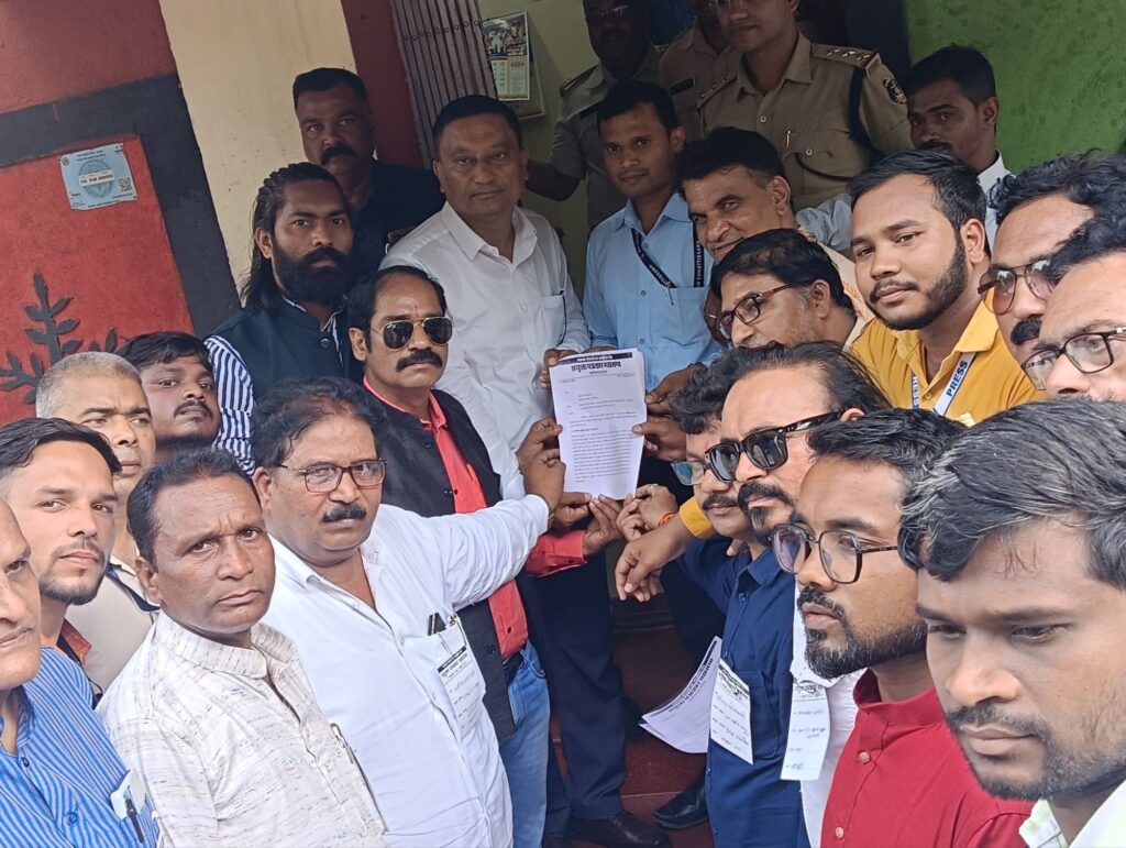 राजधानी में पत्रकारों का महाकुंभ: पत्रकार सुरक्षा कानून की मांग के साथ हजारों पत्रकारों ने दी सरकार को चेतावनी…. 1 img 20241004 wa02682393558658079524424