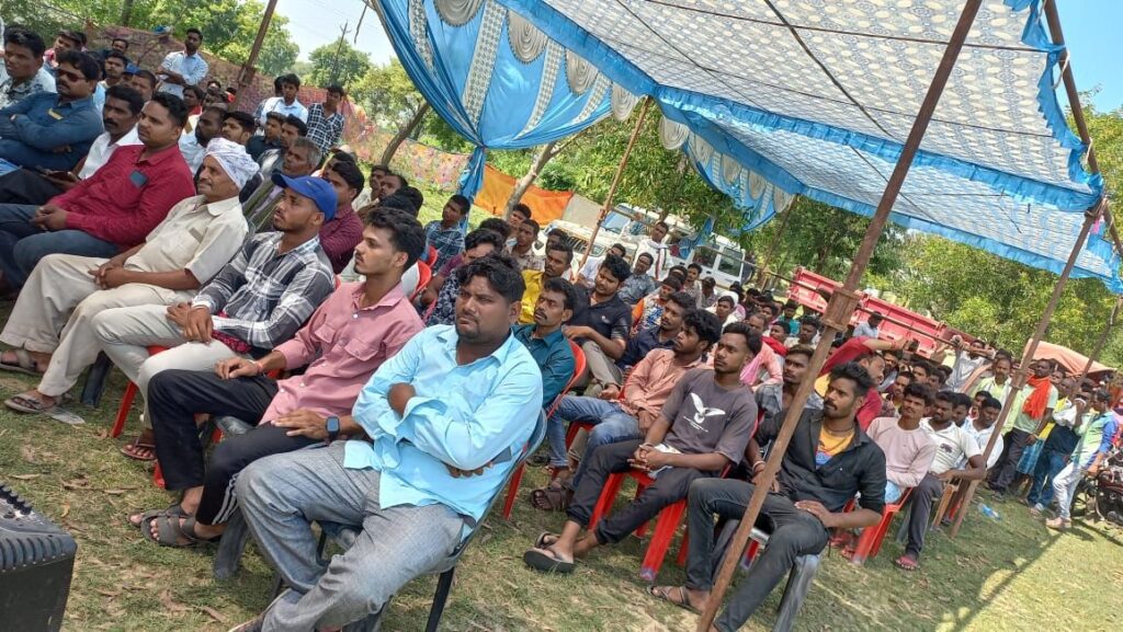 सड़क दुर्घटना रोकने यातायात विभाग ने 200 से अधिक टेक्टरों में लगवाया रेडियम 2 img 20241005 wa03182046854841680712463