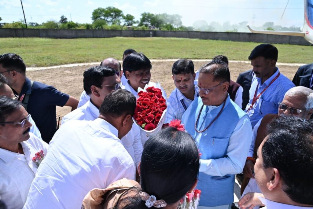 मुख्यमंत्री श्री विष्णु देव साय पहली बार पहुंचे तेलासी पुरी धाम। 2 img 20241012 wa00223096628670278248447