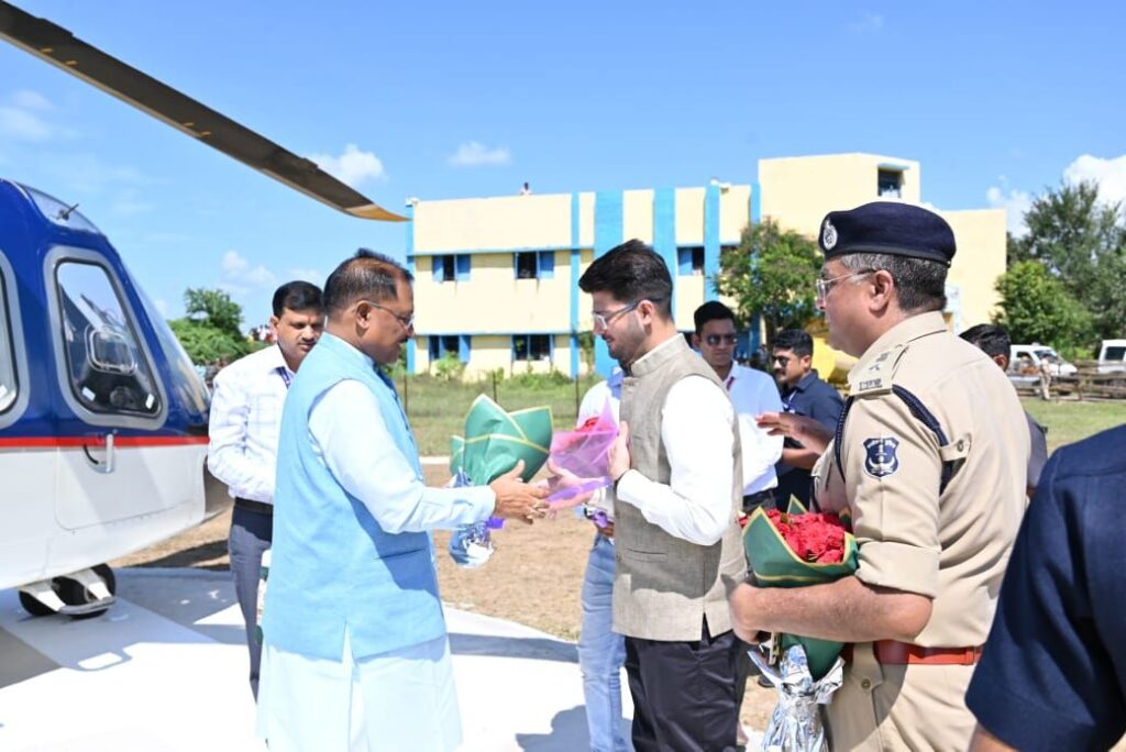 मुख्यमंत्री श्री विष्णु देव साय पहली बार पहुंचे तेलासी पुरी धाम। 1 img 20241012 wa00233523822500072870924