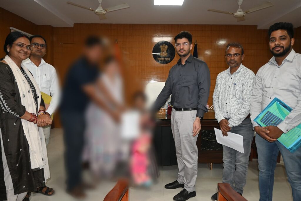 पोषण देखरेख कार्यक्रम अंतर्गत बालिका को मिला नया परिवार 1 img 20241017 wa00698189173133133745343