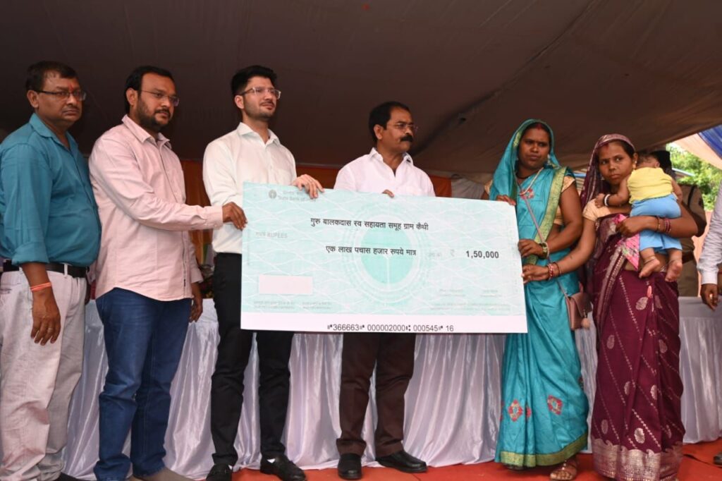 जनसमस्या निवारण शिविर में हुआ आमजनों की समस्या एवं शिकायतों का समाधान,मिले 555 आवेदन 501 का किया गया तत्काल निराकरण 2 img 20241017 wa0077258590173614232647