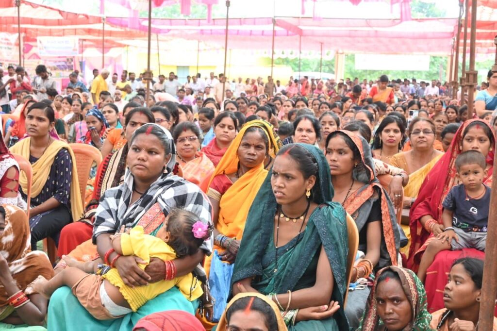 जनसमस्या निवारण शिविर में हुआ आमजनों की समस्या एवं शिकायतों का समाधान,मिले 555 आवेदन 501 का किया गया तत्काल निराकरण 7 img 20241017 wa0079161690270952554888