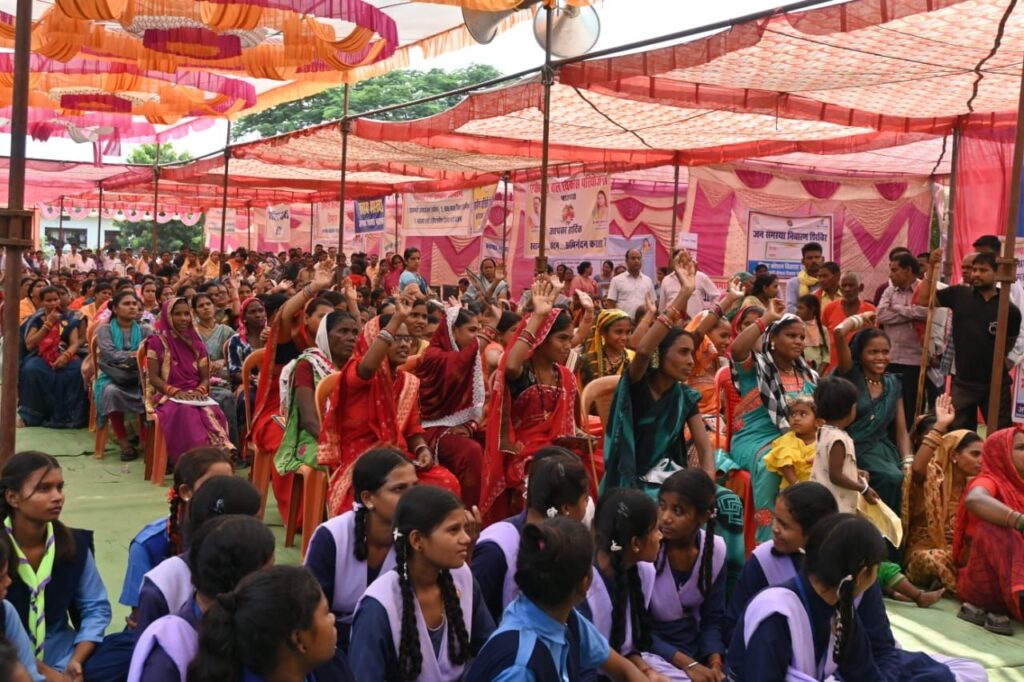 जनसमस्या निवारण शिविर में हुआ आमजनों की समस्या एवं शिकायतों का समाधान,मिले 555 आवेदन 501 का किया गया तत्काल निराकरण 8 img 20241017 wa00818969849193923206215
