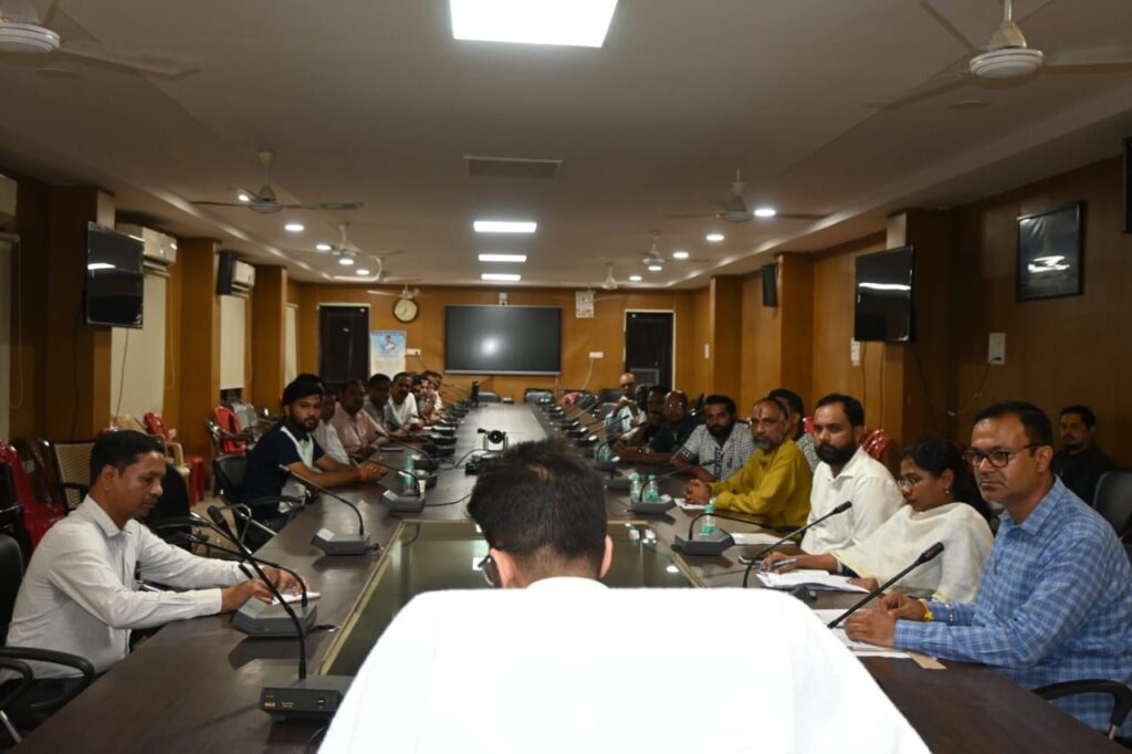 तय समय पर चावल जमा नहीं करने वाले मिलरों को करें ब्लैक लिस्टेड - कलेक्टऱ 2 img 20241019 wa00725821631687341845009