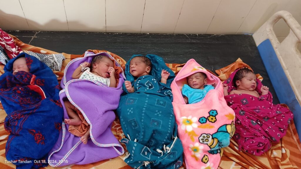 प्राथमिक स्वास्थ्य केंद्र रिसदा में एक दिन में 8 प्रसव सभी शिशु व माताएं स्वस्थ। 1 img 20241025 wa00761037753073275337161