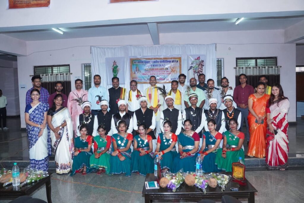 स्व करुणा शुक्ला शासकीय पॉलिटेक्निक कॉलेज बलोदाबज़ार में हुआ जनजातीय गौरव स्मृति कार्यक्रम 1 img 20241025 wa0294910734948598951412