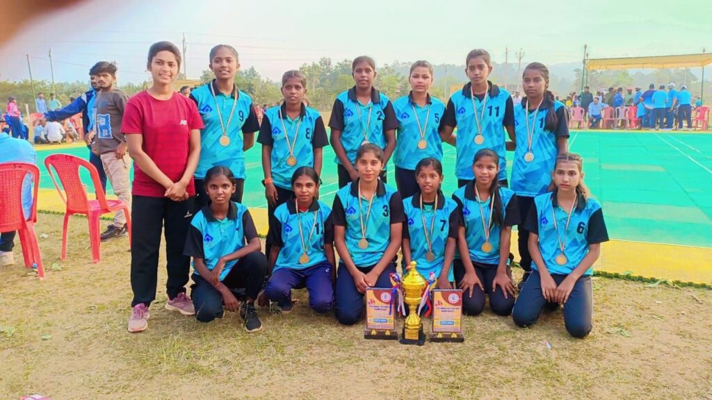 स्व.दौलत राम शर्मा शासकीय महाविद्यालय कसडोल टीम को प्रथम पुरस्कार प्राप्त किया। 1 img 20241109 wa0343841747491332625611