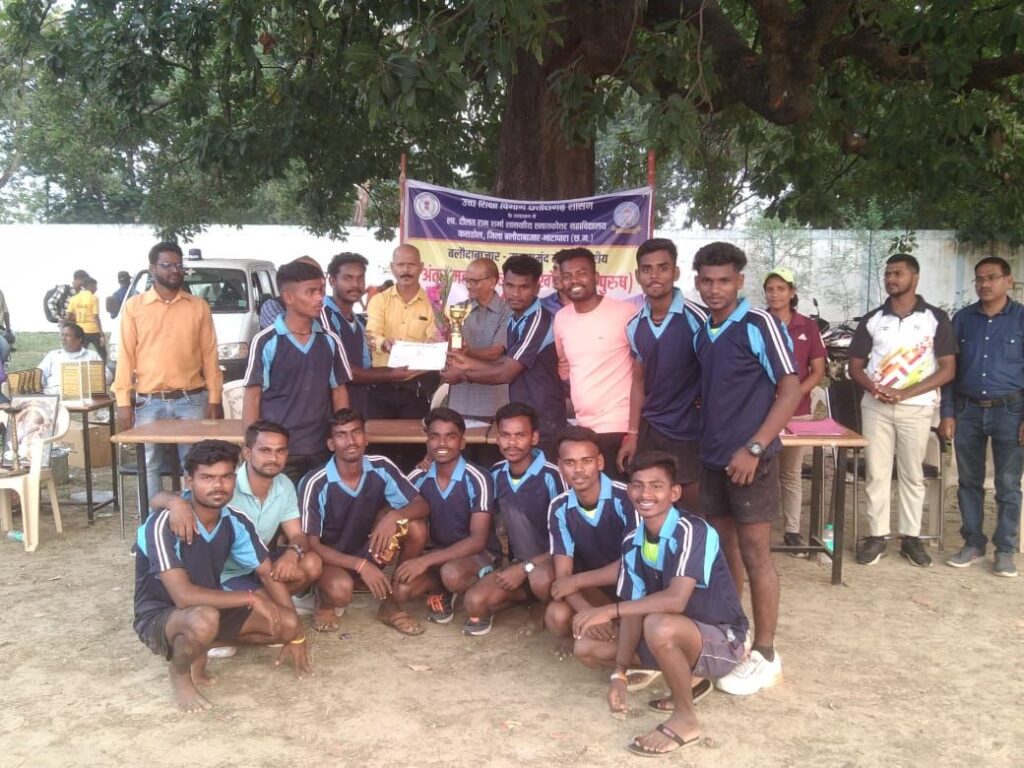 स्व.दौलत राम शर्मा शासकीय महाविद्यालय कसडोल टीम को प्रथम पुरस्कार प्राप्त किया। 5 img 20241109 wa03547405012417207763709