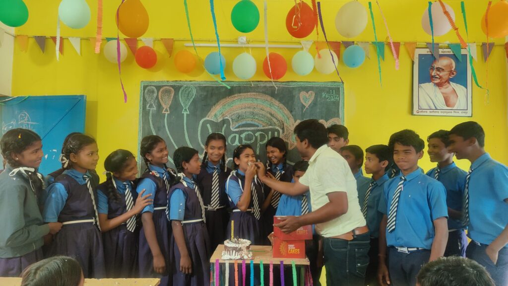 पतरापाली में शिक्षकों ने बच्चों के लिए लगाया पानीपुरी का इंस्टॉल। 2 img 20241115 wa04051121582381625490523