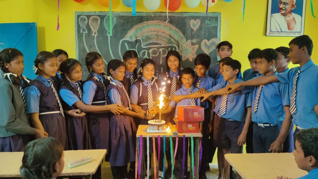 पतरापाली में शिक्षकों ने बच्चों के लिए लगाया पानीपुरी का इंस्टॉल। 3 img 20241115 wa04072328821390438338465