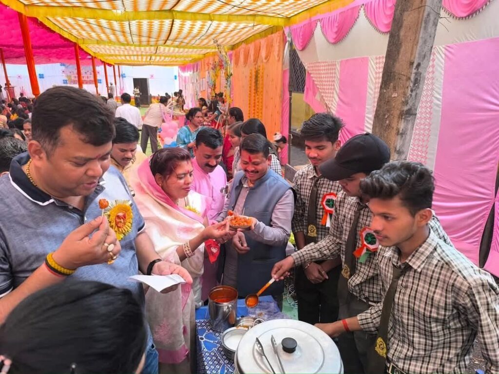 इंदिरा देवी गौरहा विद्यालय कसडोल में आयोजित आनंद मेला में शामिल हुए विधायक संदीप साहू। 2 img 20241123 wa04352025087894424432871