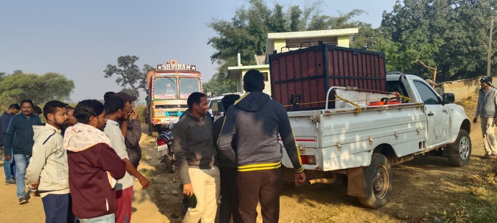 ग्राम करदा में देखा गया था अब ग्राम कोटा पहुँचा बाघ, वन विभाग सहित पुलिस प्रशासन के तमाम अधिकारी मौजूद, रेस्क्यू करने जुटा वन अमला 2 img 20241126 wa0004 1024x4611304984402989302797 1