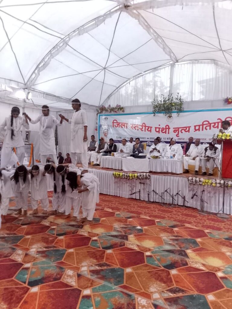 जिला स्तरीय गुरु घासीदास लोक कला महोत्सव हुआ संपन्न। 2 img 20241217 wa03236196010296292937008