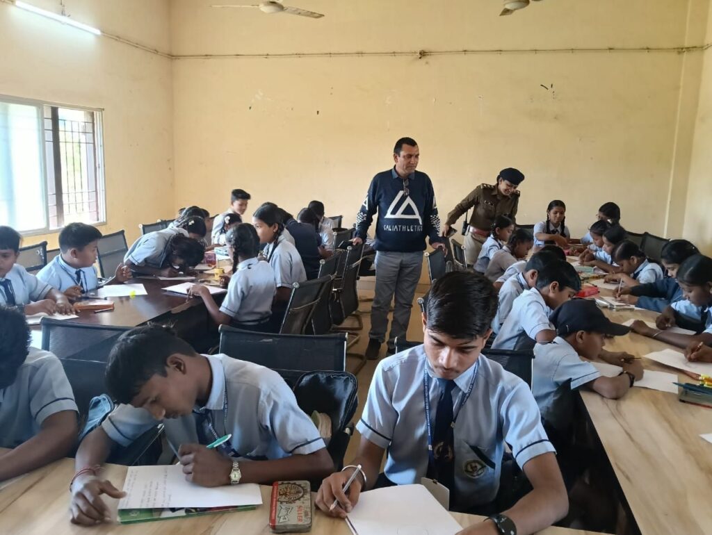 स्वामी आत्मानंद विद्यालय, लाहौद में नवीन कानूनों से संबंधित जागरूकता लाने के उद्देश्य से विभिन्न प्रकार की प्रतियोगिताओं का आयोजन संपन्न: 2 img 20250104 wa00051302164643859597085