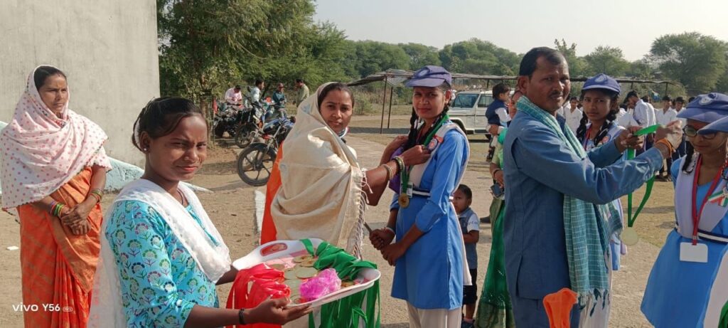 दतान(खैरा) में रासेयो ने दी 26वीं गणतंत्र दिवस पर महापुरुषों को सलामी 1 img 20250127 wa00282251596864628180336