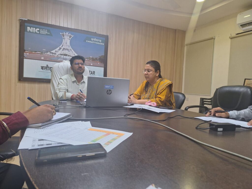 कलेक्टर ने की प्रधानमंत्री आवास योजना अंतर्गत प्रगतिरत आवासों की समीक्षा 1 img 20250220 wa03219124769386379870145