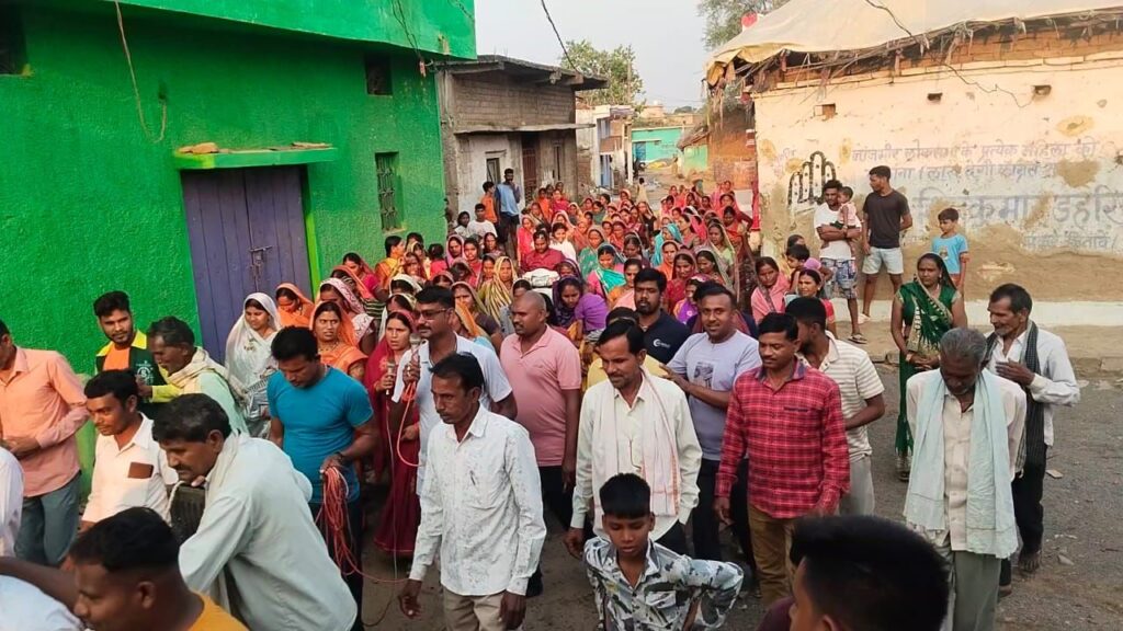 नवनिर्वाचित सरपंच सम्मे बाई पटेल ने नशाबंदी की पहल करते हुए कोचिंयो कों दिया सख्त चेतावनी। 1 img 20250323 wa0293528079366654464178