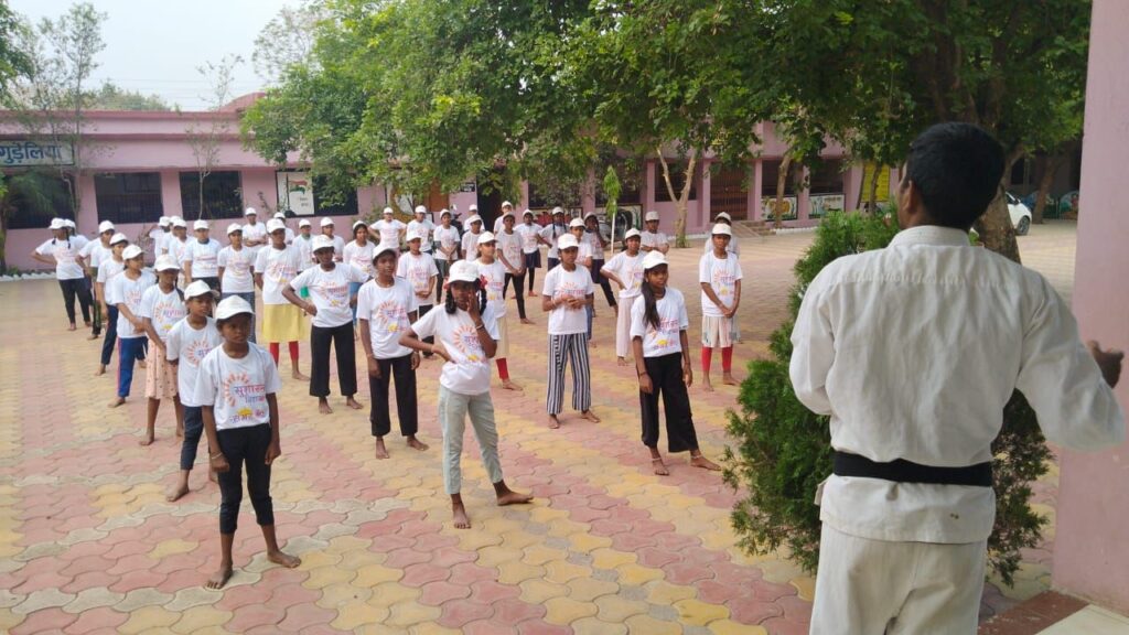 ग्रामीण युवाओं क़ो सशक्त बनाने सुशासन तिहार समर कैम्प का आयोजन शुरू 2 img 20250518 wa03624001073456469359713