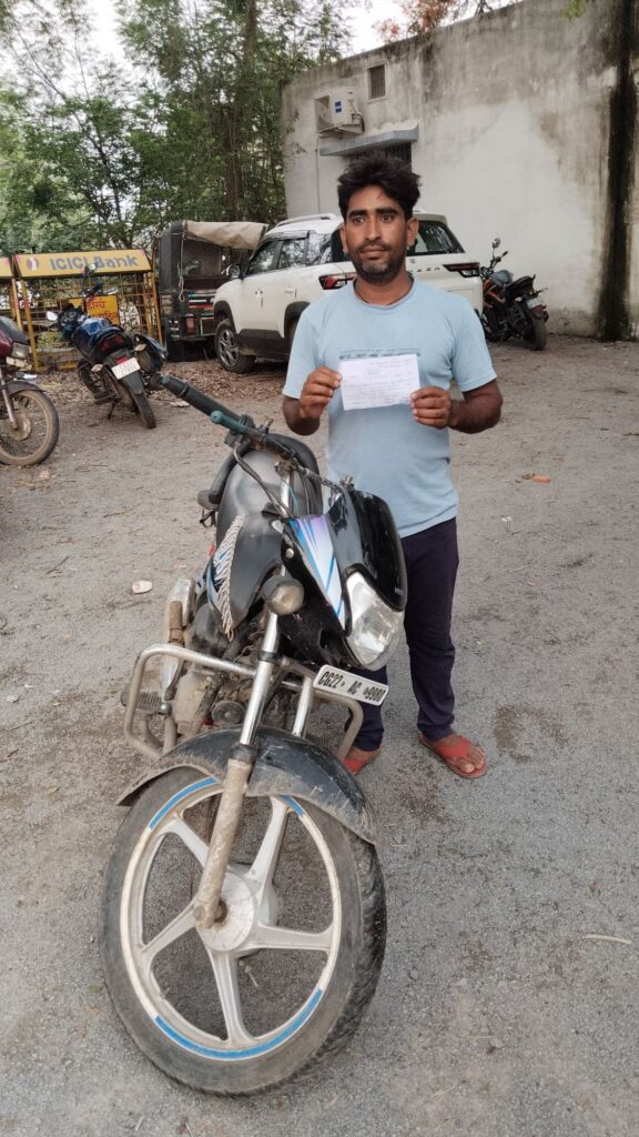 जिला बलौदाबाजार-भाटापारा पुलिस द्वारा शराब पीकर वाहन चलाने वाले लोगों पर सख्त कार्यवाही लगातार जारी आज दिनांक 30.05.2025 को माननीय न्यायालय द्वारा शराब पीकर वाहन चलाने वाले 05 वाहन चालकों को कुल ₹50,000 किया गया अर्थदंड 2 img 20250531 wa017992155235523407545
