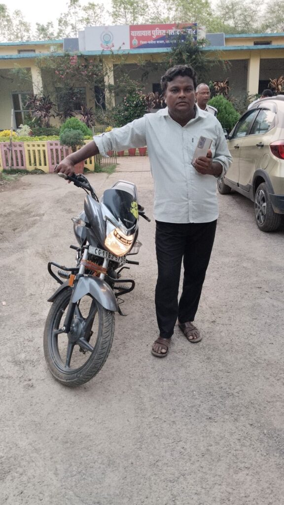 जिला बलौदाबाजार-भाटापारा पुलिस द्वारा शराब पीकर वाहन चलाने वाले लोगों पर सख्त कार्यवाही लगातार जारी आज दिनांक 30.05.2025 को माननीय न्यायालय द्वारा शराब पीकर वाहन चलाने वाले 05 वाहन चालकों को कुल ₹50,000 किया गया अर्थदंड 4 img 20250531 wa01811960767834147204935